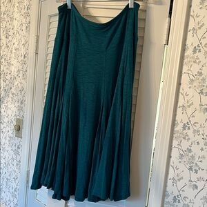 Full, gored, teal green rayon/spandex skirt, medium.